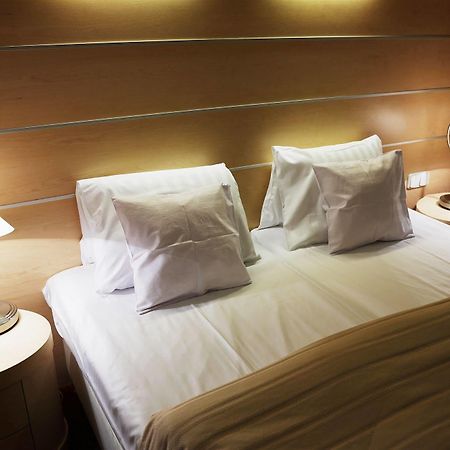 Hotel Domus Expo Парабиаго Экстерьер фото