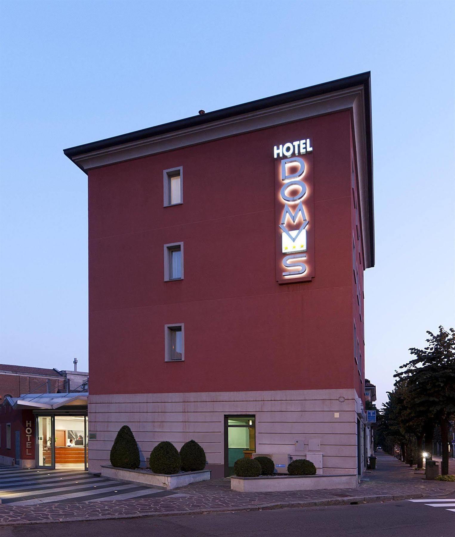 Hotel Domus Expo Парабиаго Экстерьер фото