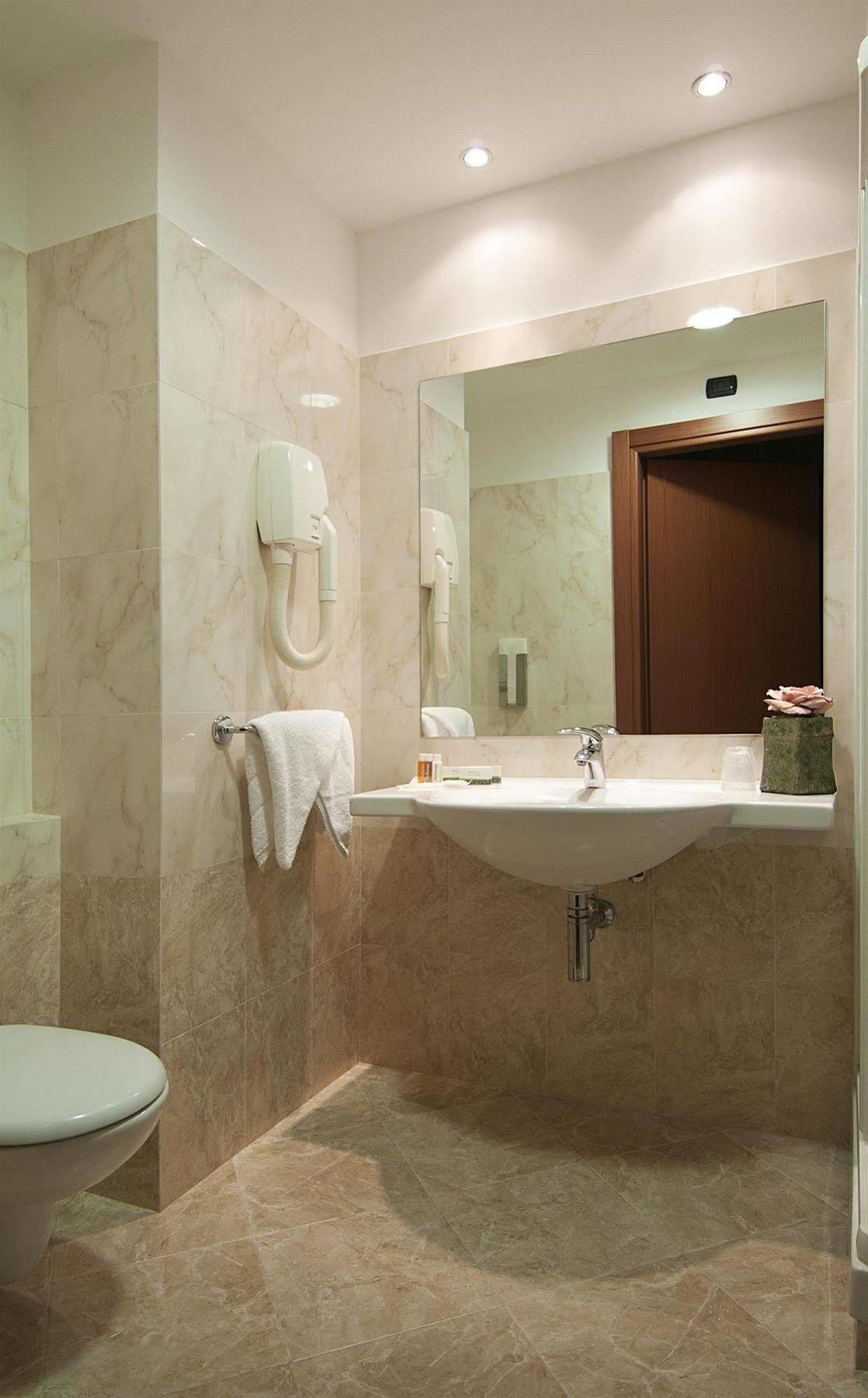 Hotel Domus Expo Парабиаго Экстерьер фото