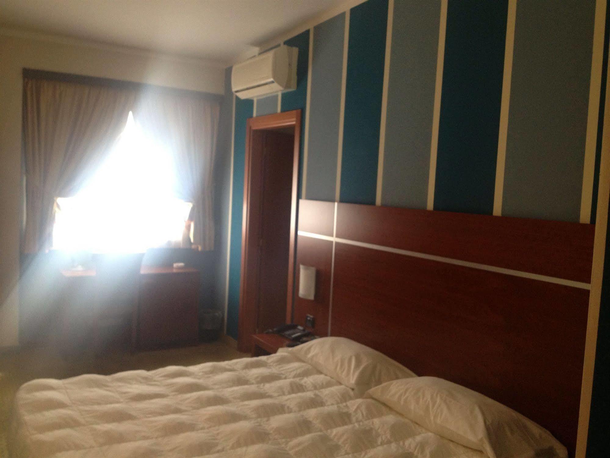 Hotel Domus Expo Парабиаго Экстерьер фото