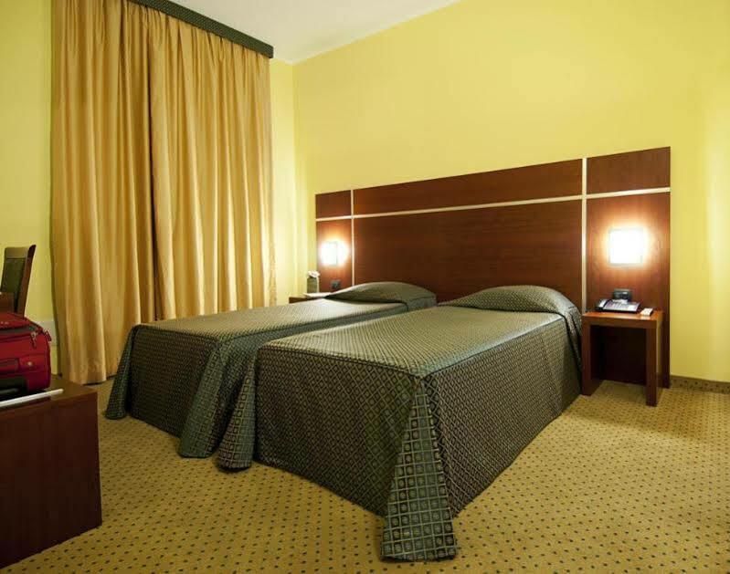 Hotel Domus Expo Парабиаго Экстерьер фото