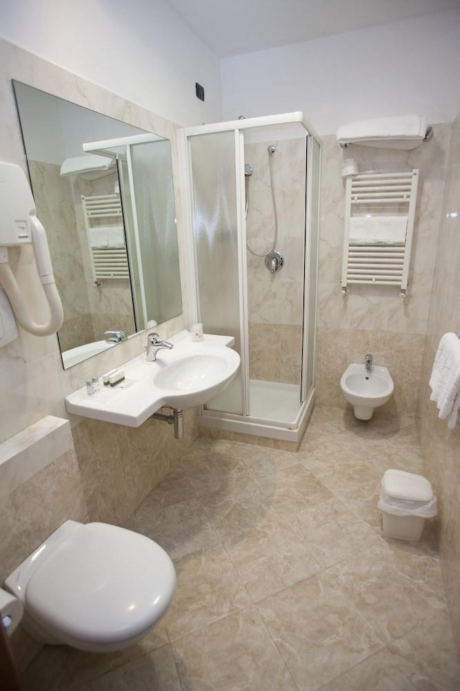 Hotel Domus Expo Парабиаго Экстерьер фото